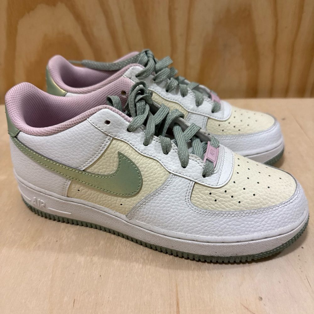 Level SS/Nike Air Force 1 LV8 White Green DQ0360-100 Women’s 9.5